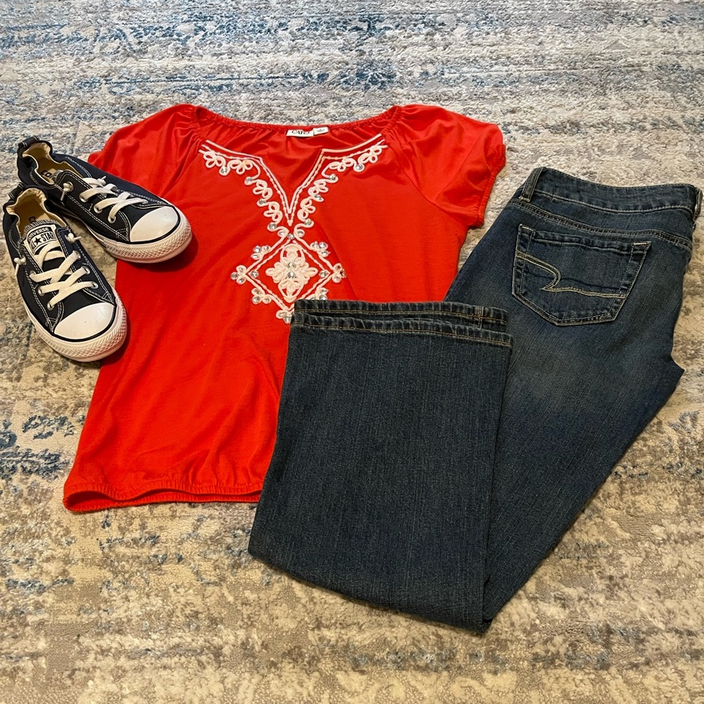 👚✨Cato V-Neck Jeweled Top Size SM🍊